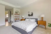 Luxurious Villa with Pool, Close to Sanibel Island