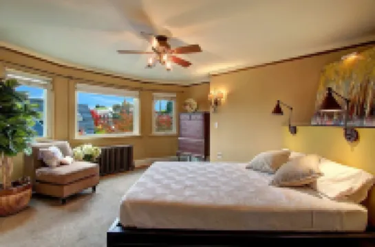 Upper suite in a classic Fremont home (Read Description before proceeding Hotels in fremont