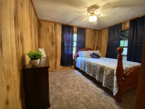 Cozy Waterfront Cabin on Rough River Lake Hotels in Breckinridge County