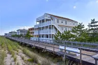 Oceanfront, Pristine 1br 1 Ba Condo, Relax And Rejuvenate By The Sea.