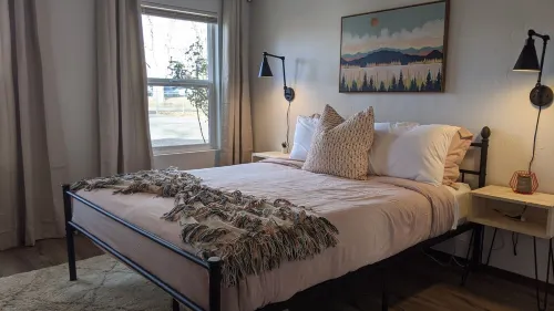 Whipple Vacay: Centrally located, walking distance to Yavapai medical center.