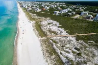 Private Pool Sleeps 18. 2Min Walk to Beach. Free Beach Set Ups Plenty of Beach!