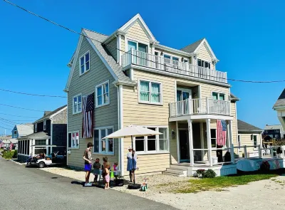 "Lighthouse" - Ocean Views - Walk to Beaches - 4B, 3.5Ba - Scituate Harbor 위도우스 워크 골프 코스 주변 호텔