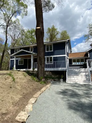 Stunning 3 bed/3bath Renovated Cabin on Lake Pepin
