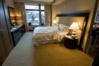 Luxury Westin Resort and Spa Ski-in/out, sleeps 8, Mountain Views