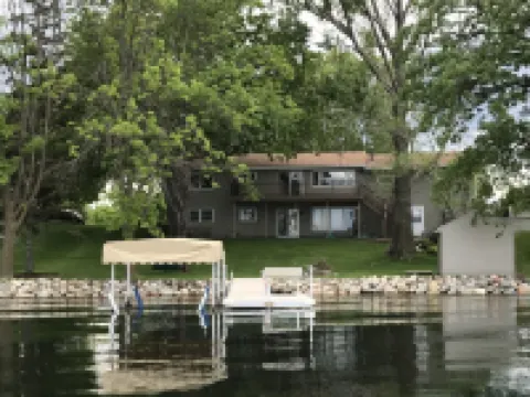 Sandy Beach, Level Lot, 4Br 2BA, 110' Shore, 2-Miles to Alexandria-License #1802 Hotels in La Grand Township