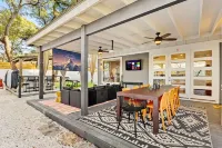 Heated Pool, MiniGolf, Karaoke, Game Room, Spa, 2mi to DT - SoCo Cowgirl