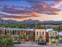 Remodeled Cozy Mountain Modern Ski-in 1 Block to Heart of BreckenridgeHot Tubs - 3 stjerner