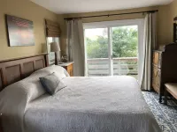 Avon Village~Waterfront~Quiet Private~2King Suites~Dogs~ Few May Dates Open.