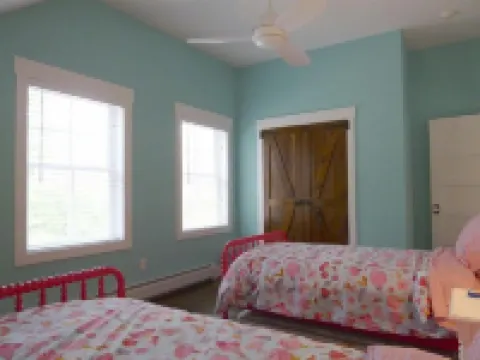 MODERN FARMHOUSE, Saugerties Woodstock, Deck, Fireplace, Fire Pit, WiFi, TV