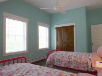 MODERN FARMHOUSE, Saugerties Woodstock, Deck, Fireplace, Fire Pit, WiFi, TV