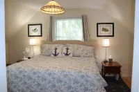 Spacious 5 BR 2 bath home on 1+ acre in Bar Harbor Hotel a Hancock County