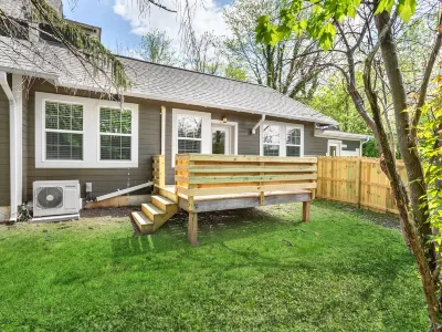 Spacious 1 Bedroom Apt! Pet friendly with Private fenced in back yard and deck!