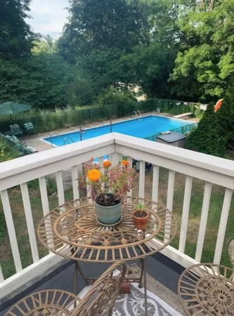 Potager Farm Historic Private Townhouse Sleeps 4 with Pool. Отели рядом с достопримечательностью «The Mill Works»