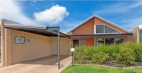 Enjoy the serenity! Entire villa within walking distance of Middleton Beach. Hotel a Collingwood Park