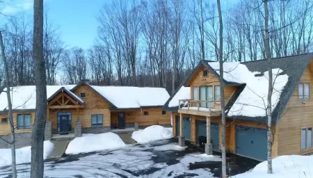 Beautiful Mountain Home, Ski In/Ski Out & Golf within Boyne Mountain Resort