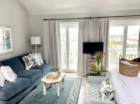 Oceanside Studio Condo. Walking Distance to Beach! Hotels in Emerald Isle