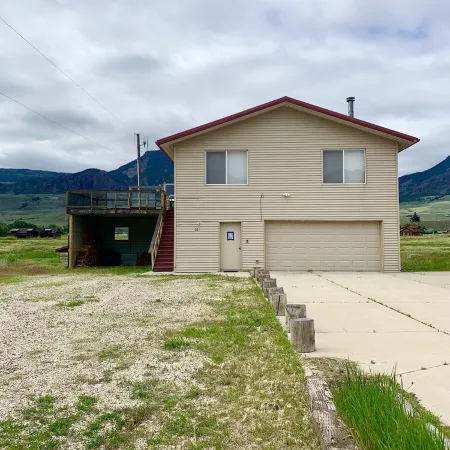 Gateway to Shoshone & Yellowstone