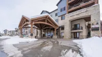 RARE! Park City Canyons Penthouse w/ Loft & TWO MASTER BEDROOMS! Pool, HT, gym Các khách sạn gần Outlets Park City