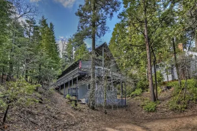 Cozy Escape- Walking Distance to Village! Các khách sạn gần Lake Arrowhead Branch Library