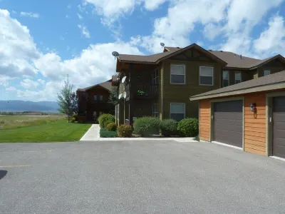 3 bed/2 bath condo, Grand Targhee/Jackson Hole skiing, Yellowstone home base