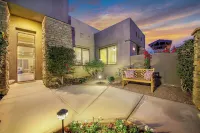 The Palms - Fire Pit, Ping Pong, Pool & Spa, Walk to Festivals!