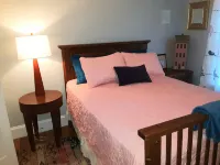Quiet, private, whole house, 4 bedroom, 2 bath, horse farm retreat. 2000 sq ft.