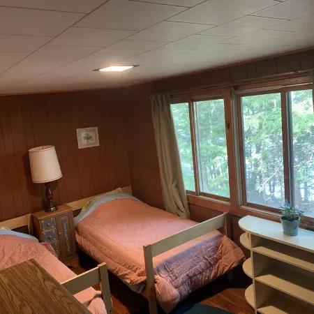 Private and Cozy Cottage, Excellent Fishing And Swimming; Sleeps 6.
