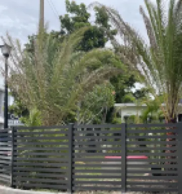 Charming 4 Bedroom Pool House - Miami Design District - 10 mins to Miami Beach.