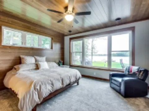 Ivy Lane is located on Crosslake of the Whitefish Chain of Lakes Hotels in Crosslake