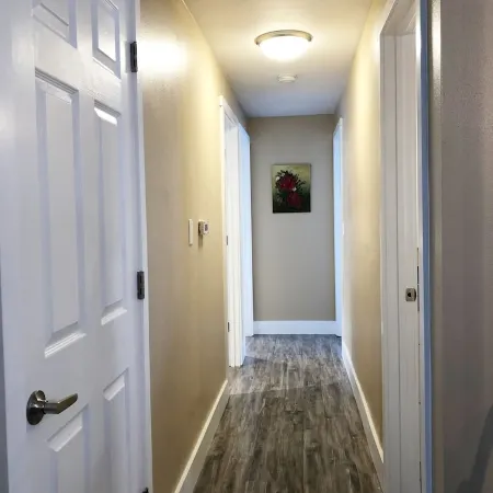 Modern & Remodeled 3bd/2ba duplex unit in Bothell - walk to UW Bothell, Downtown