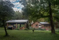 Renovated & rustic cozy cabin with large yard, close to Ohiopyle