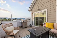 Lookout Getaway: Luxury 4 Bedroom, Rooftop Deck