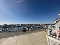 NEW: Spacious 4-BR townhome with marina & bay views, pool and easy beach access.