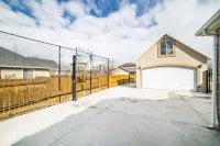 The Pickleball Manor