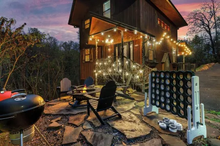 Best Location/Views in Gatlinburg, Games, Hot Tub