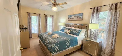 Cheerful 4 Bedroom House Near Clearwater Beach! Pet Friendly. Hotels near Nova Southeastern University - Tampa Bay Regional Campus