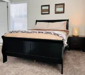 Cozy home in mountain valley. Close to ski resorts, beautiful lake & restaurants