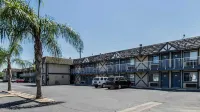 Motel 6 Kingsburg, CA
