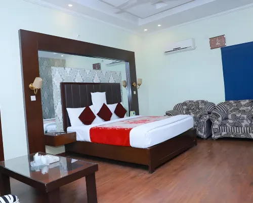 Hotel Royal One Hotels in Multan