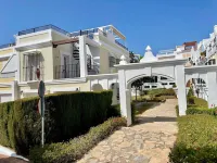 Luxury Townhouse Sea Views 10 Min from Puerto Banús - บังกะโล