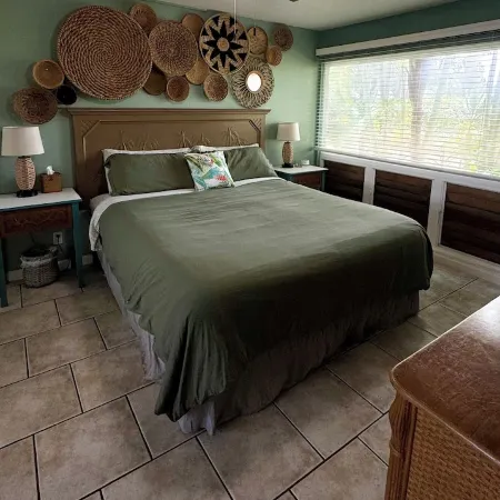 Air Conditioning,Pool, Surf Boards &Beach Supplies,Pool, Lanai,Sleeps 4, Kitchen
