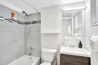 Bright Pompano Beach Aparthotel: Poolside Bliss Just Steps from the Shore!