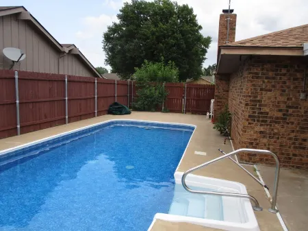 Charming 3-bedroom house with WiFi , AC and Jacuzzi in Ponca City