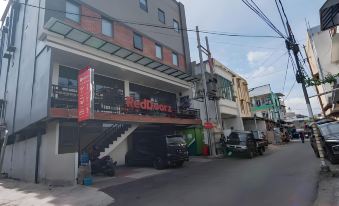 RedDoorz Plus @ Doorman Guest House