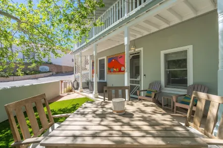 Casa de Oro – Luxe Comfort in the Heart of Old Bisbee Private Yard & EV Charger!