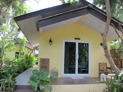 Baan Suan Phidchamika Hotels in 