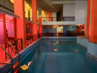 The Monarch Hotel - piscine