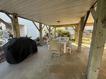 Charming and cozy house in Sunset Beach and only a 5 min walk to the beach! Отели в г. Сансет Бич