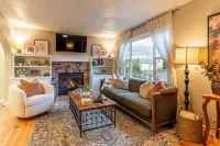 Delightful Downtown Retreat in the Willamette Wine Country